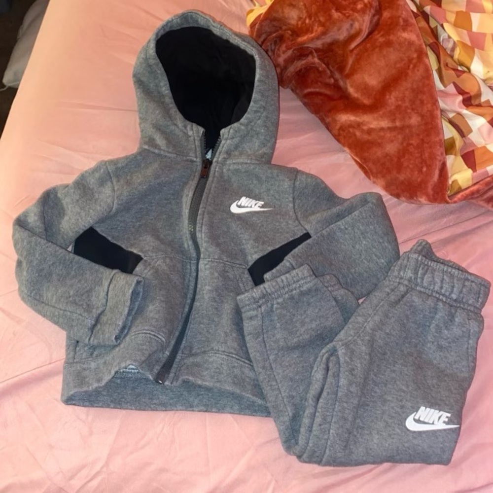 Boys size 2T Nike outfit